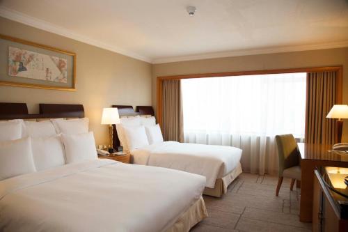 Katil atau katil-katil dalam bilik di Air China Boyue Beijing Hotel