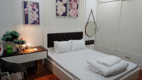 A bed or beds in a room at AnE House SHP Plaza 12 Lạch Tray, Hải Phòng