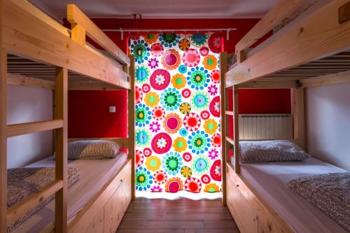 Postel nebo postele na pokoji v ubytování Hostel Soča Rocks