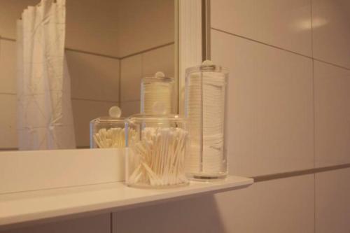 Air Apartments 12 tesisinde bir banyo