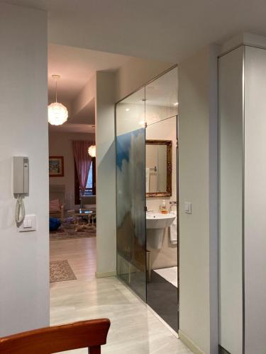 a bathroom with a glass shower and a sink at Casa Marinera "Tu casa de Baiona" in Baiona