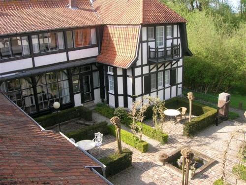 an old house with a garden in front of it at Hotel Kasteelhof 'T Hooghe in Ypres