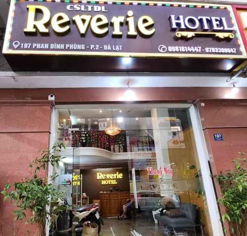 Certifikát, hodnocení, plakát nebo jiný dokument vystavený v ubytování Reverie Hotel