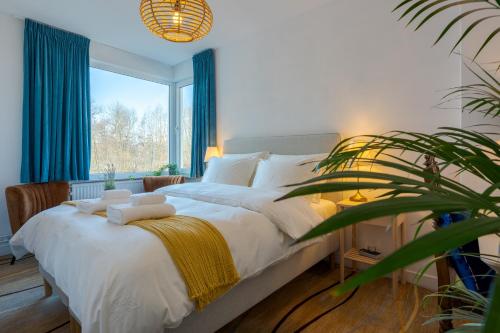 Postel nebo postele na pokoji v ubytování Geulzicht Hotel