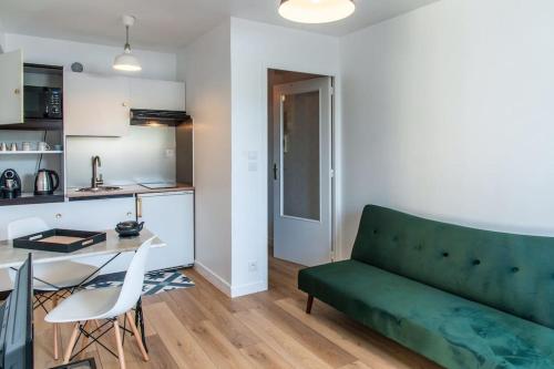 Kuchyňa alebo kuchynka v ubytovaní Appartement Élégant à 2 Pas de la Mer