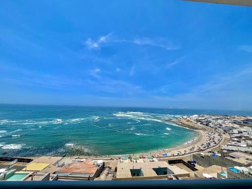 Uma vista aérea de Beautiful And Quiet Apartment With Sea View