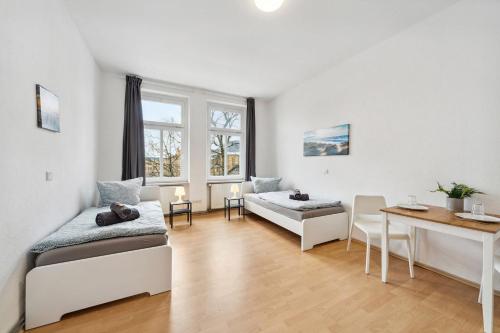 a living room with a bed and a table at Gemütliche Apartments im Herzen von Halle in Halle an der Saale