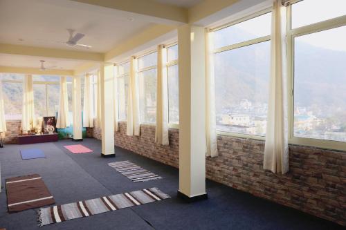 Nespecifikovaný výhled na hory nebo výhled na hory při pohledu z hotelu