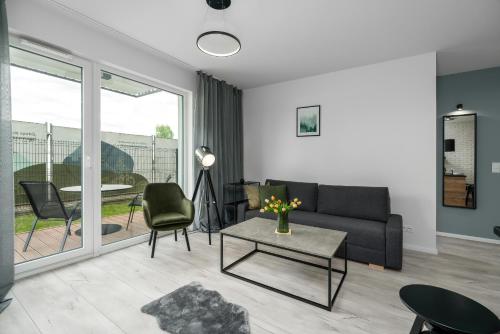 Svetainės erdvė apgyvendinimo įstaigoje Esencja Apartments with Free Parking Garbary 104 by Renters
