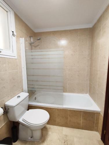 2BDR Sunny apartment with pool and private parking in Benalmádena