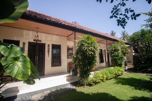 Zahrada ubytování Giri Sari Guest House Pemuteran Bali