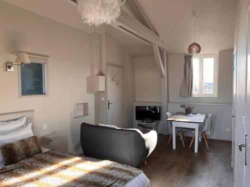a bedroom with a bed and a table and a couch at PlacesAppart in Arras