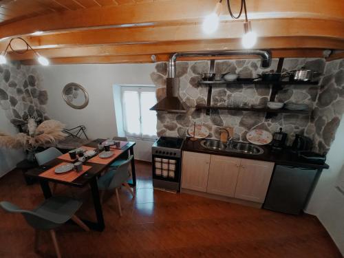 Cuisine ou kitchenette dans l'établissement Chrysalenia House Corfu Town