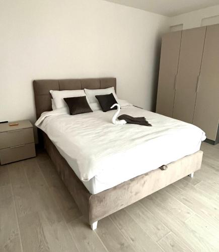 Ένα ή περισσότερα κρεβάτια σε δωμάτιο στο Sunrise Apartman Kopaonik