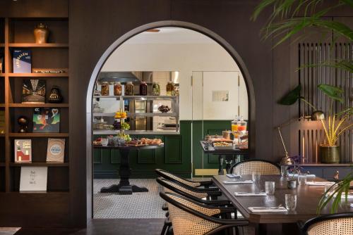 an archway in a restaurant with a table and chairs at Precise Tale Berlin Potsdamer Platz in Berlin