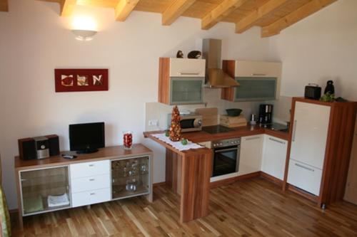 Η κουζίνα ή μικρή κουζίνα στο Landsitz Fuschlsee