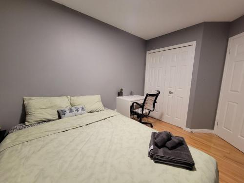 a bedroom with a bed and a desk in it at Comfy Private Bedroom near Downtown Ottawa/Gatineau in Gatineau