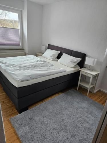a bedroom with a bed and a window and a rug at Große PRIVATE SPA WELLNESS Ferienwohnung in KOBLENZ NÄHE ZUM RHEIN in Koblenz