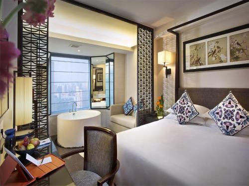 Postel nebo postele na pokoji v ubytování SSAW Boutique Hotel Shanghai Hongkou