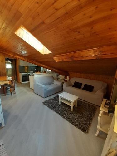 Gallery image of Graziosa mansarda rustica - CIR VDA 0038 in Aosta