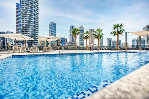 Bazén v ubytování FAM Living - Sparkle Towers 1B - Marvelous Marina Views nebo v jeho okolí