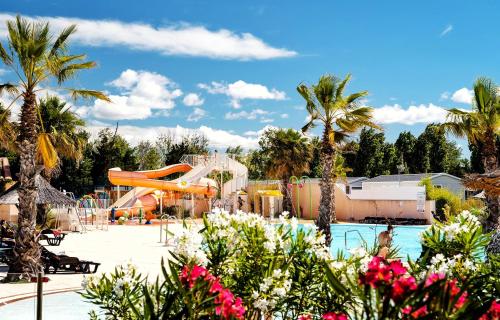 a pool at a resort with a water park at Mobil-Home Eucalyptus Valras-Plage in Valras-Plage