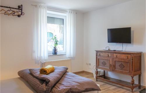 a living room with a couch and a tv and a window at 2 Bedroom Amazing Apartment In Loxstedt in Loxstedt