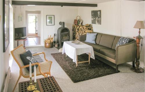 Χώρος καθιστικού στο 3 Bedroom Lovely Home In Humble