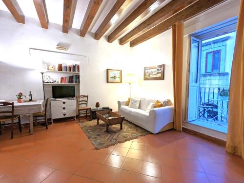 a living room with a couch and a table at La Casa Delle Fate in Siracusa