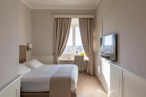 a hotel room with a bed and a television at Hotel Scalinata Di Spagna in Rome