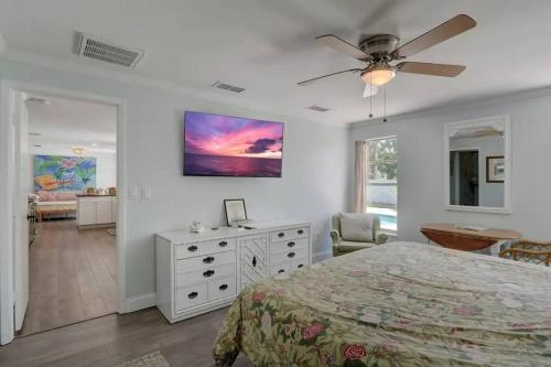 a bedroom with a bed and a ceiling fan at HIDDEN GEM - Family Friendly Pool Home -Welcome in Naples