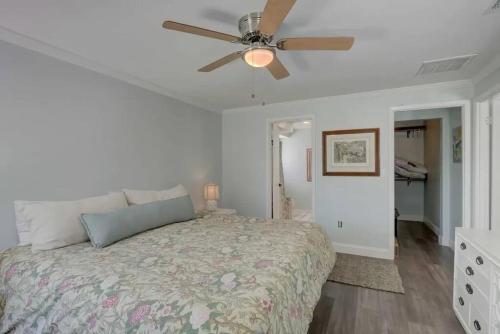 a bedroom with a bed and a ceiling fan at HIDDEN GEM - Family Friendly Pool Home -Welcome in Naples