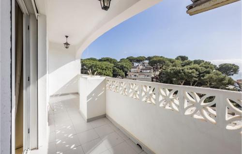 Stunning Apartment In Benalmádena
