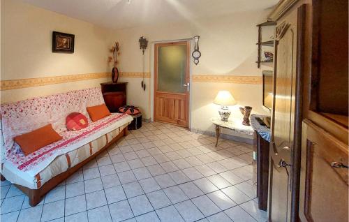 Postel nebo postele na pokoji v ubytování 2 Bedroom Lovely Home In Bas-En-Basset