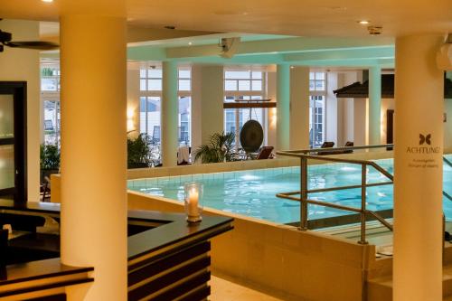 a large swimming pool in a hotel lobby with a pool at Precise Resort Schwielowsee - Apartments in Werder