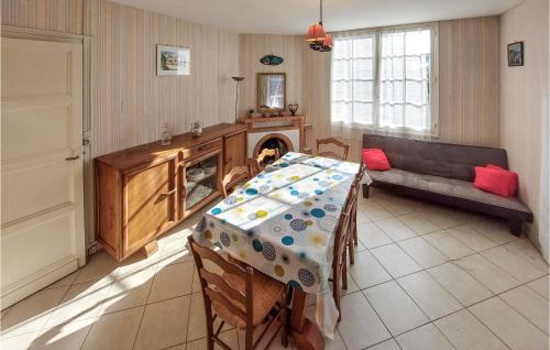 a living room with a table and a couch at Lovely Home In Meschers-Sur-Gironde in Meschers-sur-Gironde