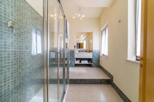 a bathroom with a shower and a sink at La Locanda Di San Francesco in Montepulciano
