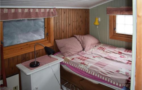 Tempat tidur dalam kamar di 3 Bedroom Gorgeous Home In Passebekk