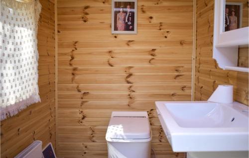Koupelna v ubytování Gorgeous Home In Figeholm With Sauna