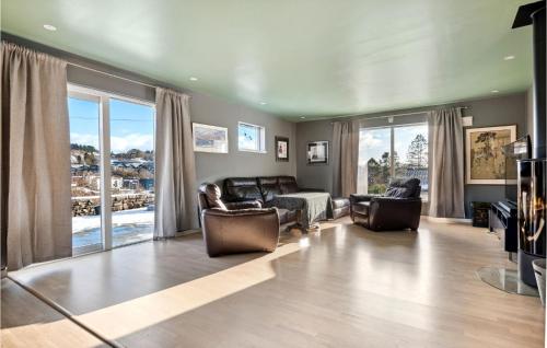 Χώρος καθιστικού στο 3 Bedroom Awesome Apartment In Nesttun