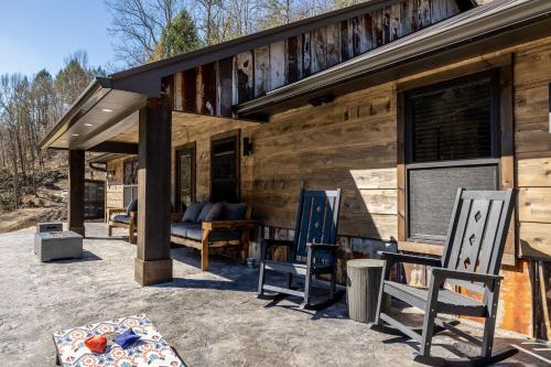Gallery image of New Rustic Luxe Cabin Billiards Spa Near GSMNP in Townsend