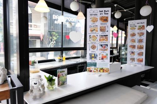 a fast food restaurant with a white counter top at Baanpoon Apartment in Chaweng