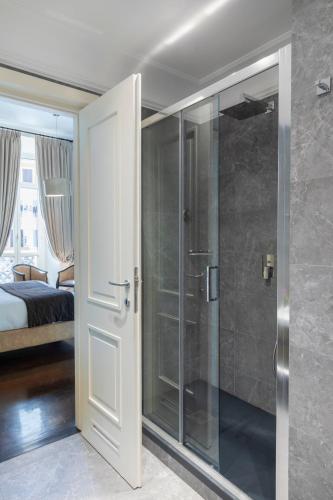 a bathroom with a shower with a glass door at Hotel Scalinata Di Spagna in Rome