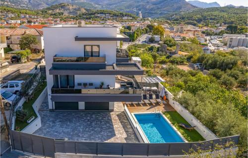 Luxurious Home In Solin