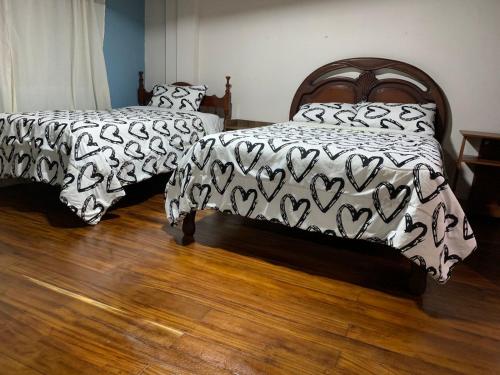 Кровать или кровати в номере MY HOUSE IN MACAS, SUITE AMOBLADA