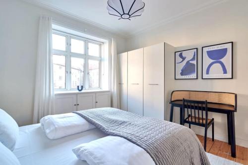 Postel nebo postele na pokoji v ubytování Large & Stylish Flats in Trendy & Vibrant Neighbourhood