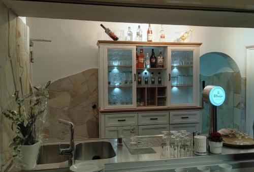 a kitchen with a bar with a liquor cabinet at Pension ZUM LINDENWALD Colbitz in Kolbitz