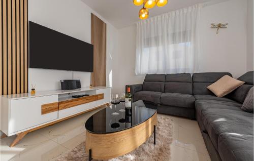 Amazing apartment in Zadar with WiFi and 2 Bedrooms