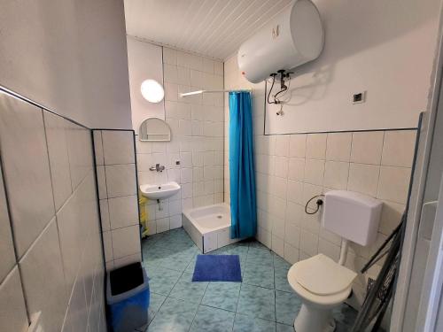 Koupelna v ubytování Poddąbie pokoje pod lasem