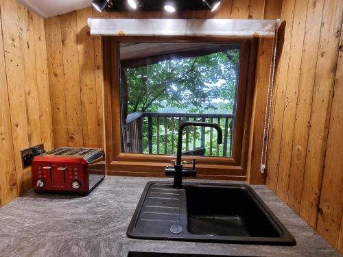 Kuchyň nebo kuchyňský kout v ubytování Tree House